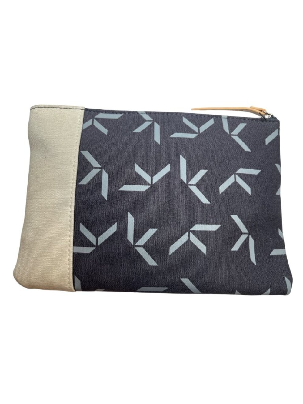 Koskela Gray & Beige Travel Pouch With Qantas Accessories 8o - Picture 2 of 4